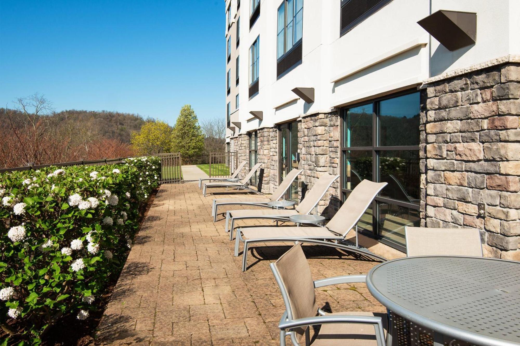 Springhill Suites By Marriott Wheeling Triadelphia Area Exterior photo